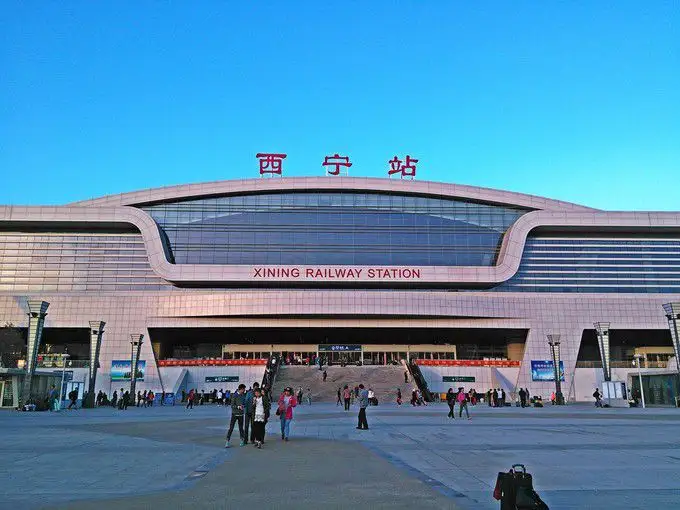 广州到西宁物流公司_广州到西宁货运专线_轿车托运_直达物流时效价格